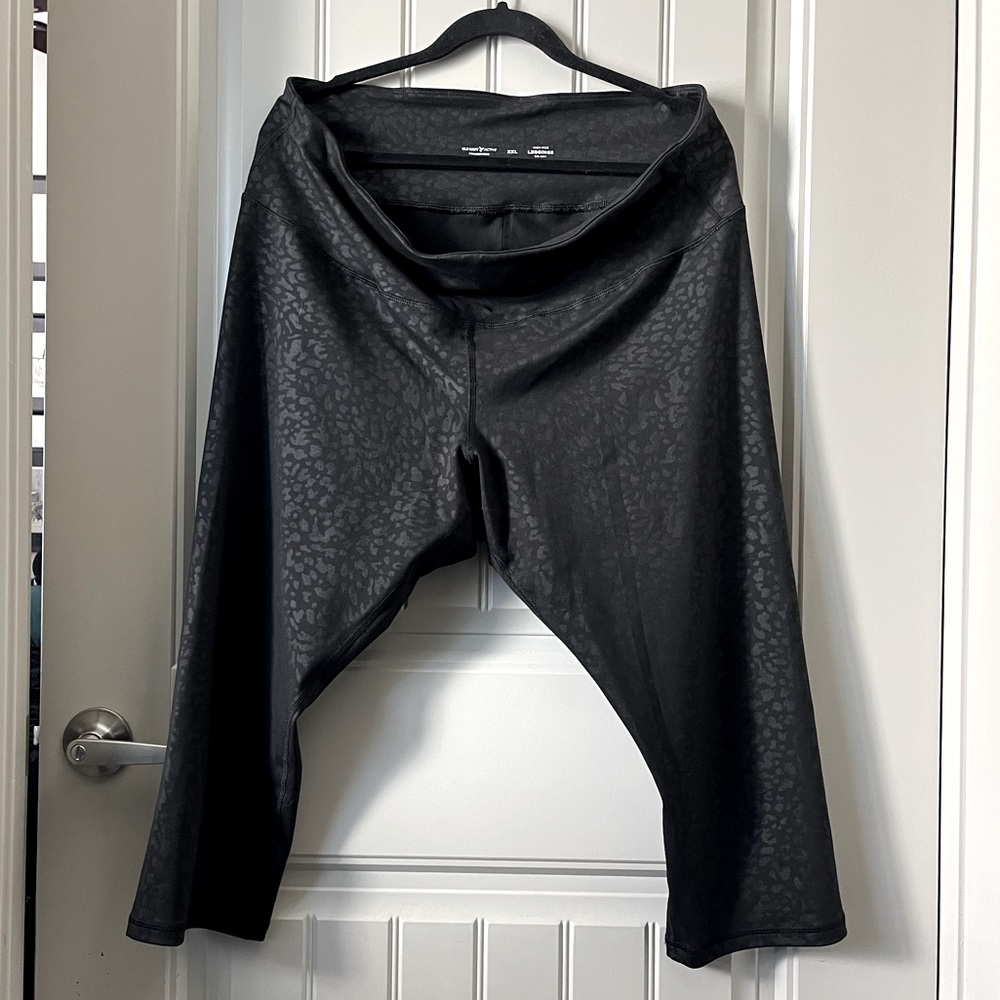 Old Navy capri crop ¾ leggings powerpress high waisted black cheetah print